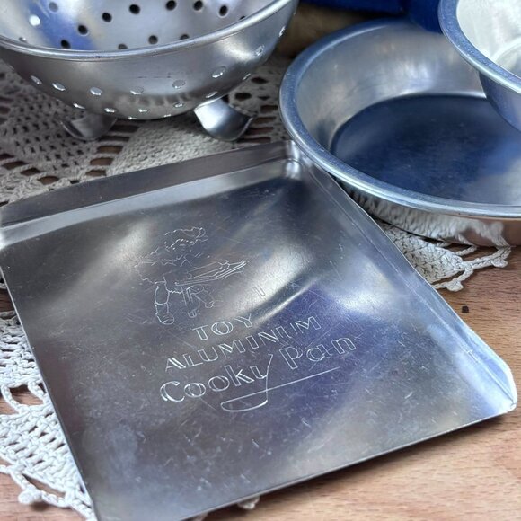 Vintage 1960s Toy Aluminum Bakeware Set | Muffin Tin, Colander & Pans | Mid Cent - Picture 8 of 12